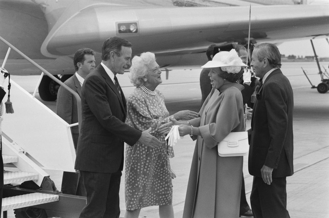 President_Bush_en_Koningin_Beatrix_tijdens_de_begr